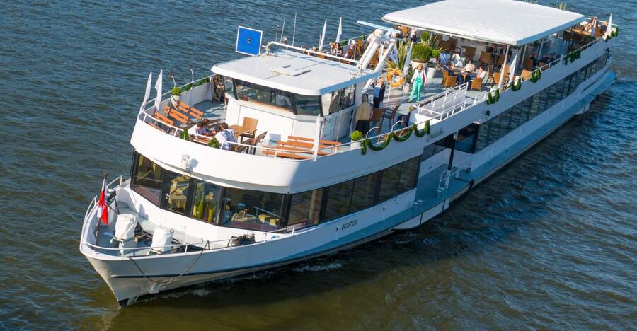 Linz: Harbor Cruise - Starting at the Wurm Noe dock
