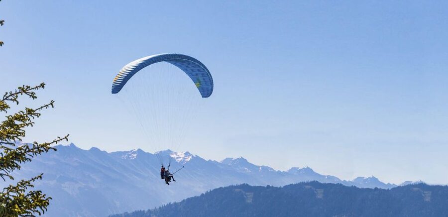 Mayrhofen: Paragliding Flight Experience Over Mountains - A Calm Safety Briefing Before Takeoff