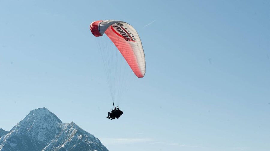 Mayrhofen: Paragliding Flight Experience Over Mountains - Choosing Between 15 and 25 Minutes