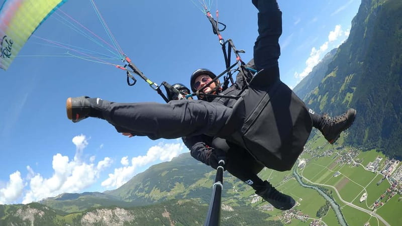 Mayrhofen: Private Paragliding Flight - All Levels - Freedom - Flying above Mayrhofen instead of simply looking at the mountains