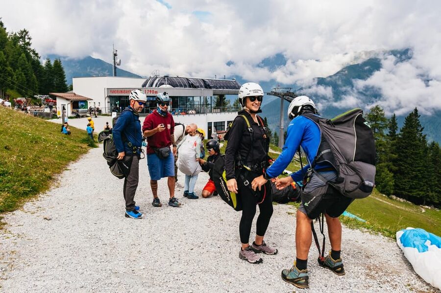 Neustift im Stubaital: Tandem Paragliding Flight - Meeting the pilots at Elferlift in Neustift