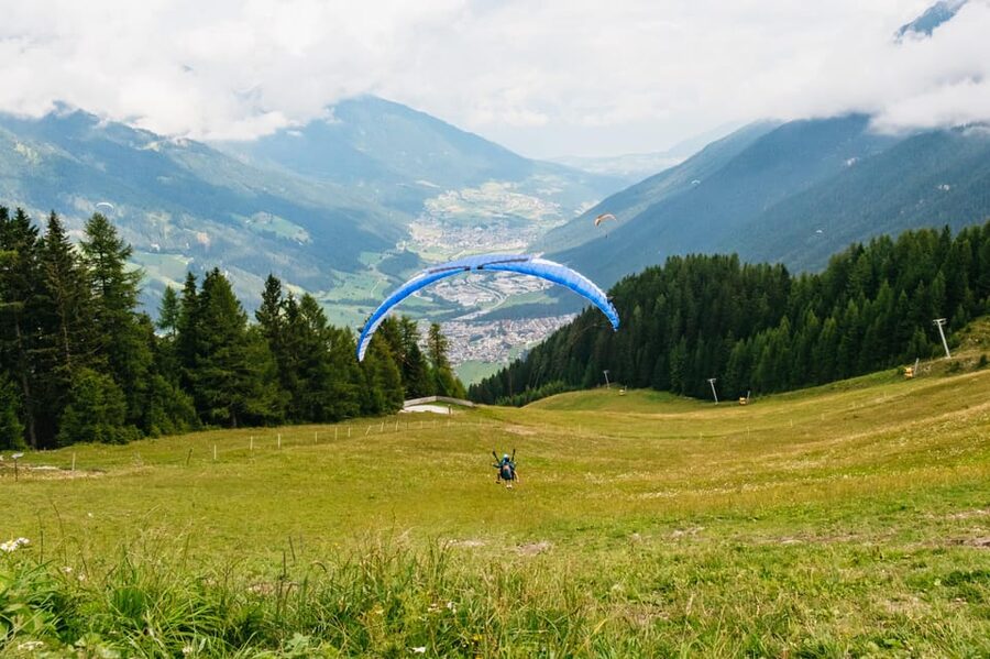 Neustift im Stubaital: Tandem Paragliding Flight - A calm flight above the Stubai Valley