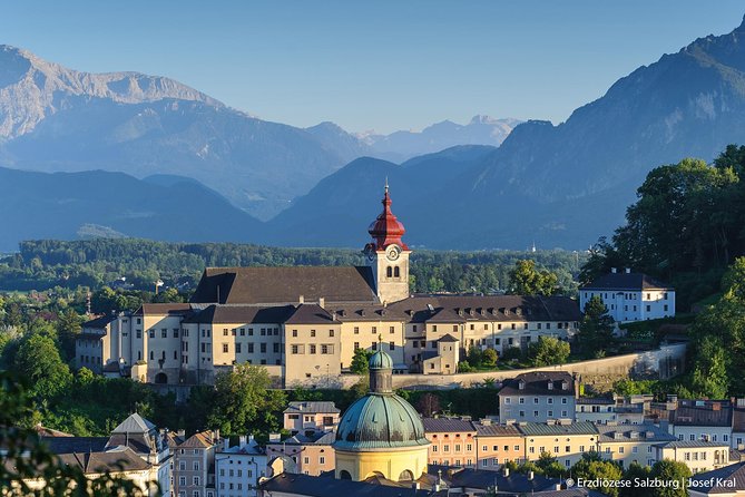 Original Sound of Music Tour Salzburg With Schnitzel and Noodle - Leopoldskron Lake and the palace view