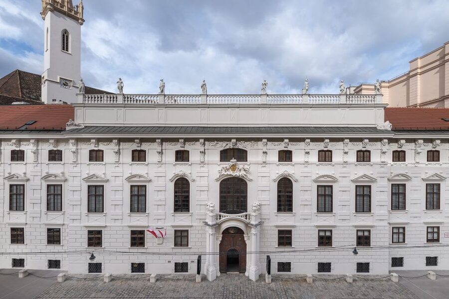 Palais Lobkowitz Audio Guide Tour - Entering a Viennese City Palace