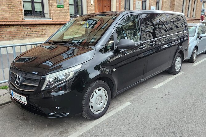 Private airport transfer in Vienna for up to 8 people in minibus - A direct ride from Vienna Airport to your door