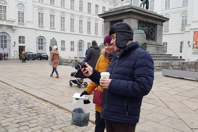 Private City Discovery walk - Historical Treasure hunt - What the host adds to a self-guided game