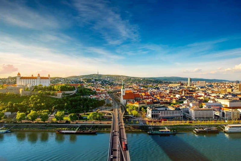 Private day trip: Budapest > Bratislava & Vienna, in English - The private vehicle and group sizes