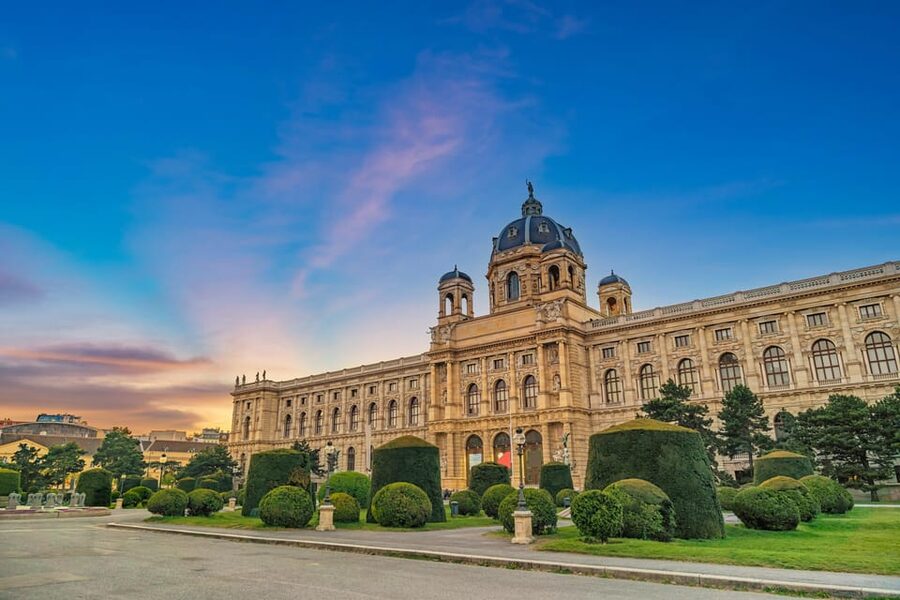 Private day trip from Budapest to Vienna and back - Is $359 per person a fair price?