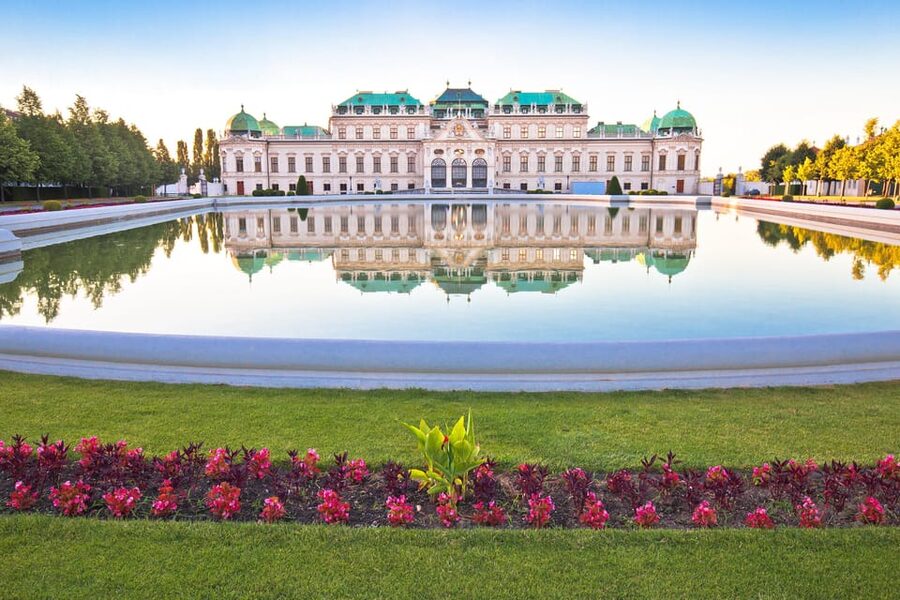 Private day trip from Budapest to Vienna and back - Lunch, coffee, and shopping without rushing too far