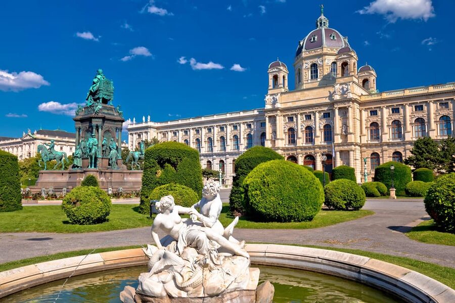 Private day trip from Budapest to Vienna and back - Choosing the right vehicle for your group