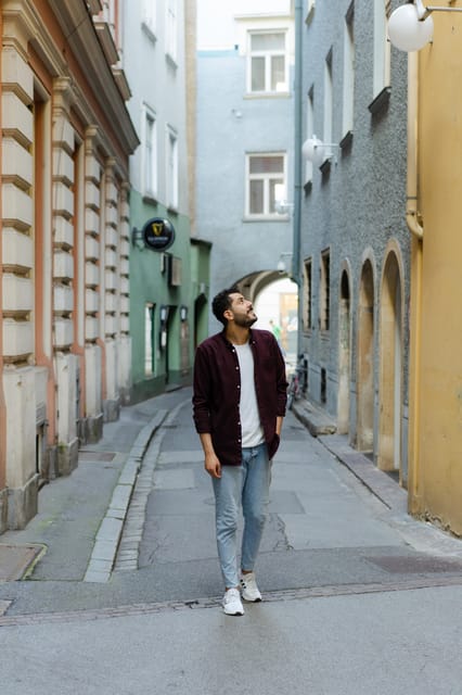 Private Photoshoot Walk Old Town of Graz - Meeting Omar at Hauptplatz