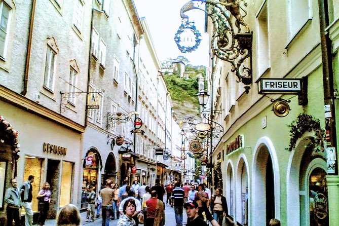 Private Sound-of-Music and Historic Salzburg Tour from Munich - The Salzkammergut road to Mondsee