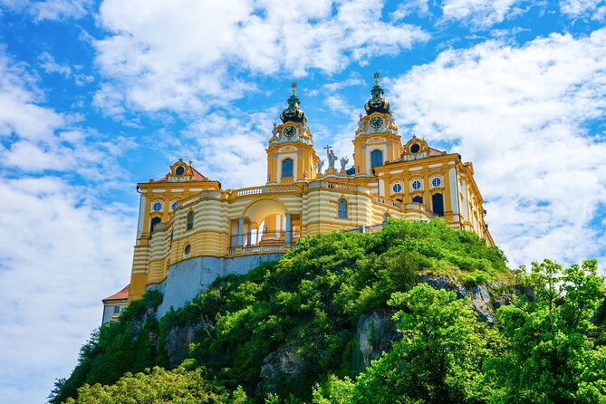 Private Tour from Vienna to Melk and Dürnstein - Exploring Dürnstein and its ruined castle