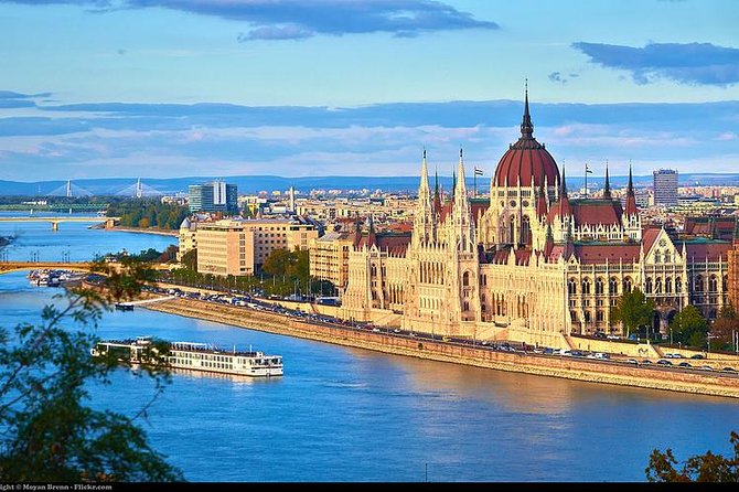 Private tour of Budapest with transfer from Vienna, Local Guide - Vienna to Budapest in one long day