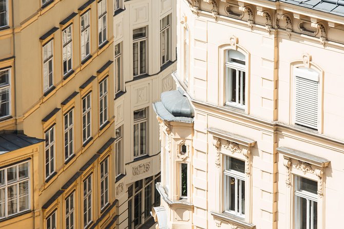 Private transfer from Salzburg to Vienna with 4h of Sightseeing - Kreuzenstein and the value of a flexible stop