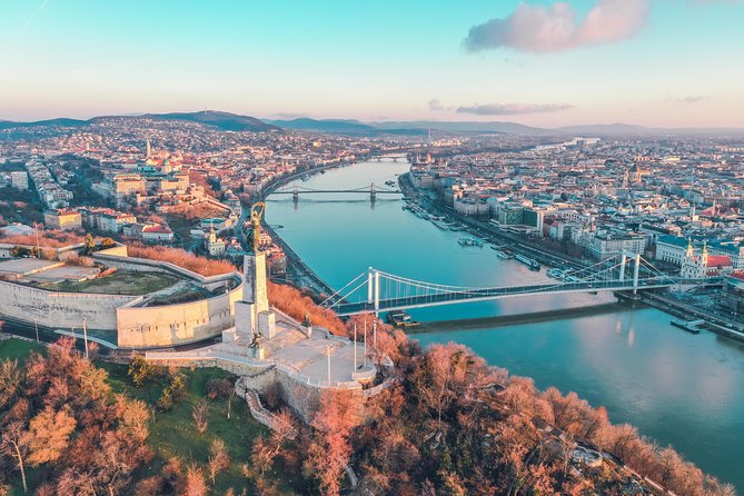 Private Transfer from Vienna to Budapest with 2 hours for sightseeing - The private car makes the difference