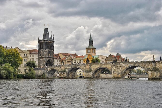 Private Transfer from Vienna to Prague with Stop in Hluboká or Český Krumlov - Key points at a glance