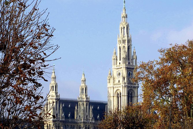 Private Vienna Highlights History Walk — WWII and Post War Vienna - A tram ride along Vienna’s grand Ringstraße