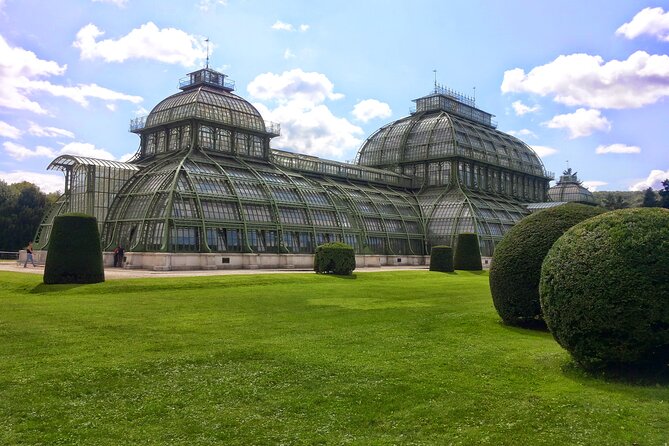 Private Vienna Sightseeing Tour matching to personal Interests - The Belvedere gardens and palace view