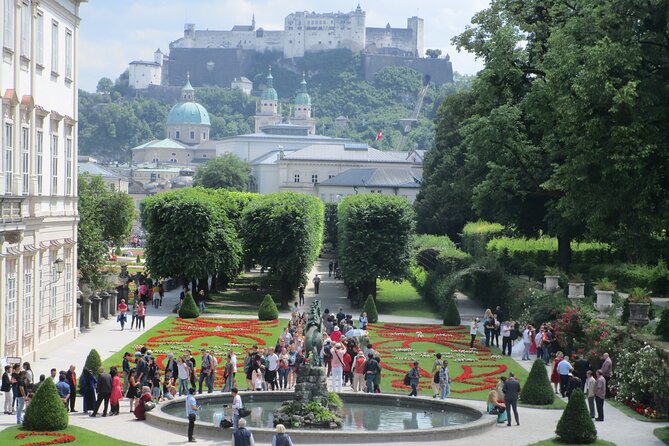 Private walking tour through the old town of Salzburg - Kollegienkirche and the baroque center