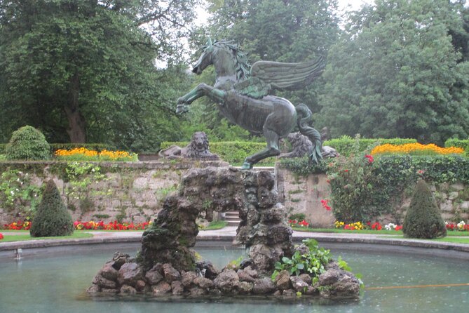 Private walking tour through the old town of Salzburg - Mozartplatz and Salzburg Cathedral