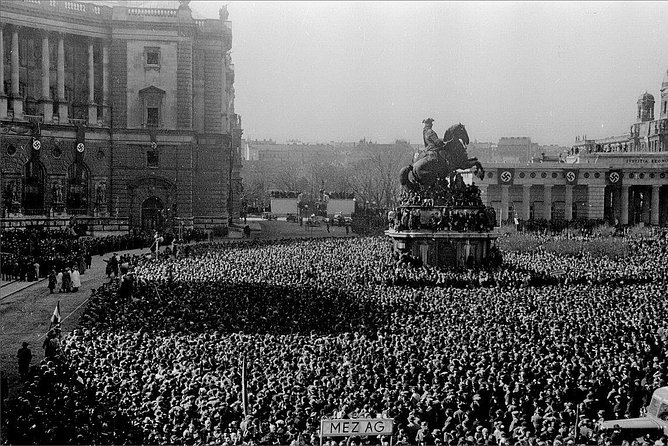 Private World War II Walking Tour in Vienna - Price, group size, and what you receive