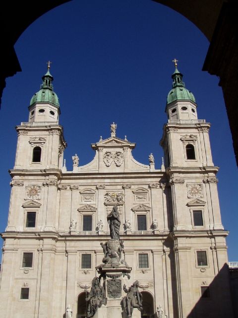 Salzburg 2.5-Hour Walking Tour: Mozart, Old Town & More - Makartplatz, Mozart’s Residence, and the New Town