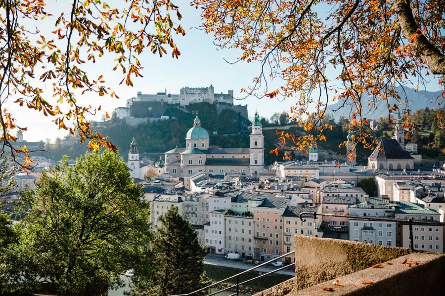 Salzburg: 2-Hour Guided Walking Tour with a Photographer - Down through Steingasse