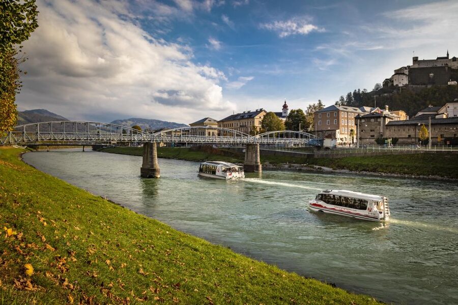Salzburg: Amphibious Splash Tour on Land & on Water - The splashdown into the Salzach