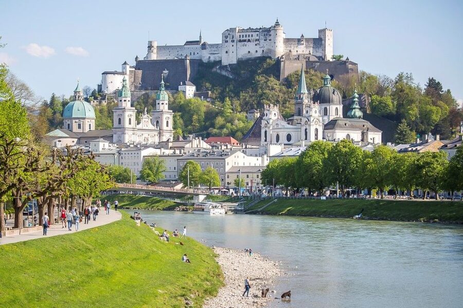 Salzburg: Boat Ride on the Salzach River - Seating, cabin comfort, and the Prosecco option