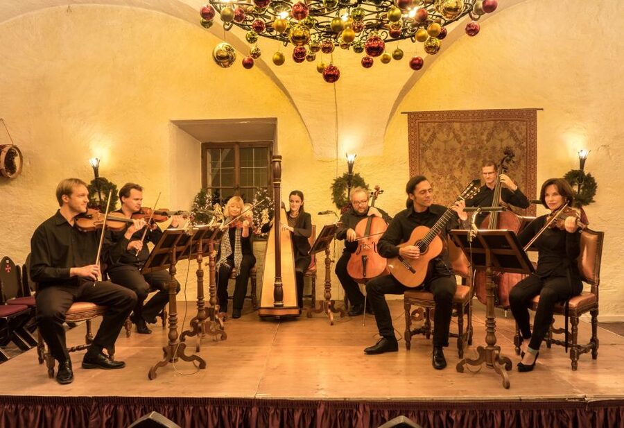Salzburg: Christmas/Advent Concert & Dinner - The funicular from Festungsgasse 4