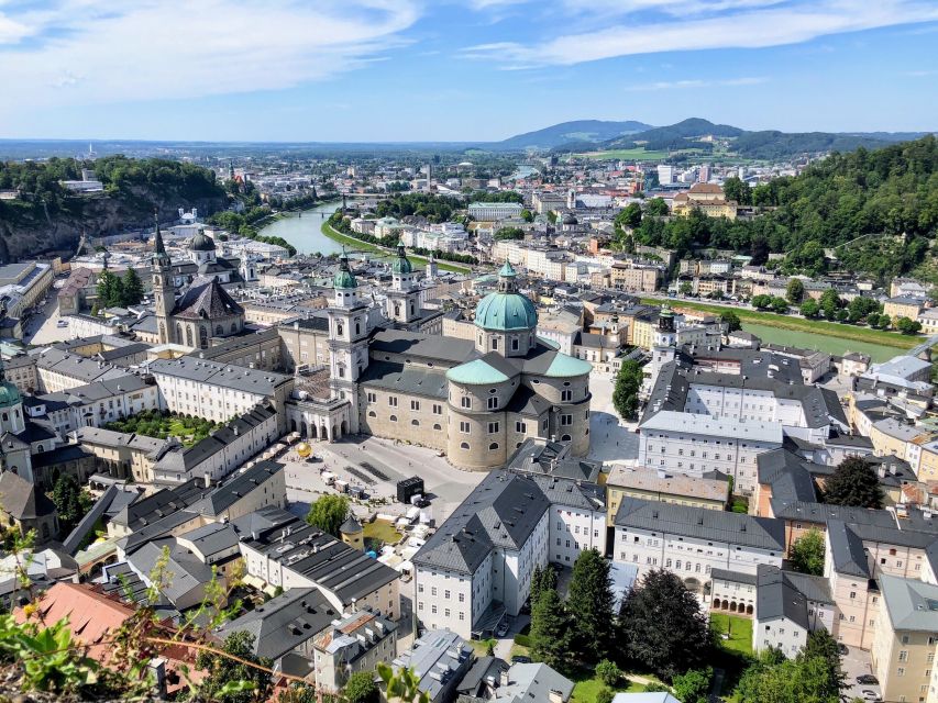 Salzburg: Express Walk with a Local in 60 minutes - What the small group changes
