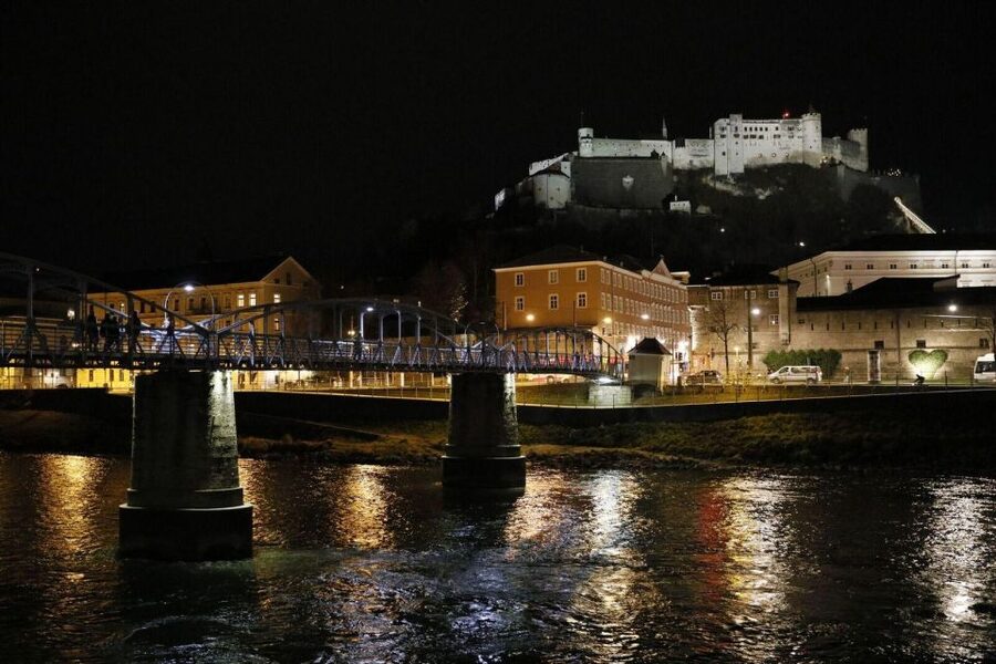 Salzburg: Hallstatt and Sound of Music Tour - Following Maria through Salzburg