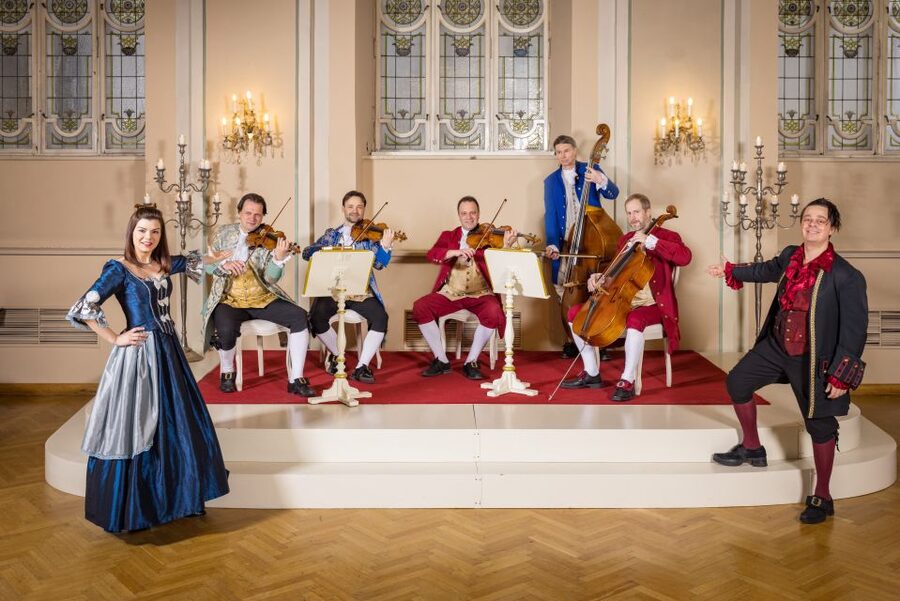 Salzburg: Mozart Concert with Dinner - Entering St. Peter’s Abbey for a Mozart evening