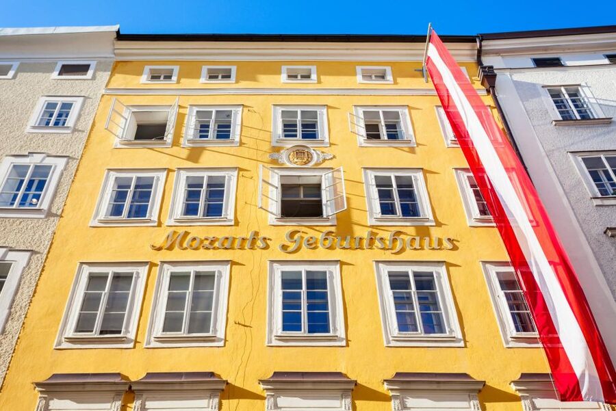 Salzburg: Old Town, Mozart, & Mirabell Gardens Walking Tour - Kollegienkirche and Salzburg’s church power