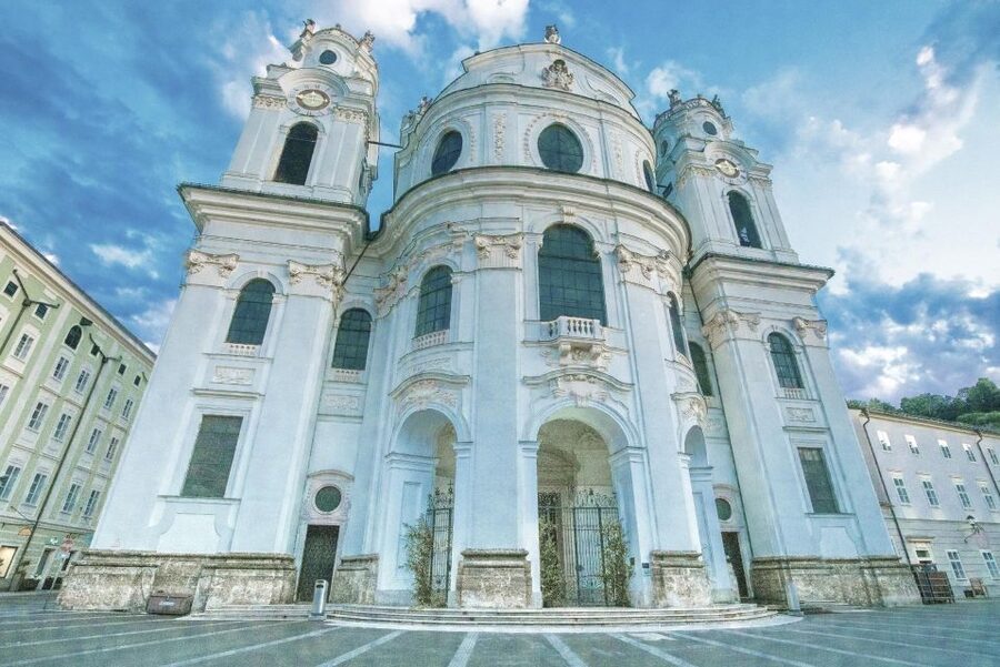 Salzburg: Old Town, Mozart, & Mirabell Gardens Walking Tour - Small details near Alter Markt and Goldene Kugel