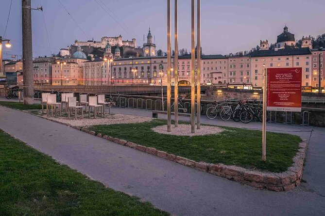 Salzburg Oldtown: Sightseeing Walking Tour with Licensed Local Guide - Kapitelplatz and the Hohensalzburg view