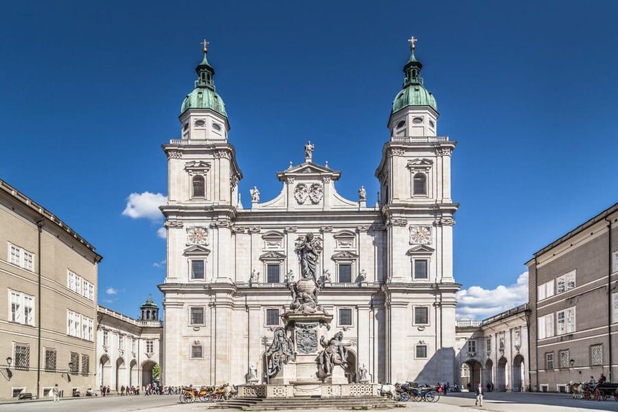 Salzburg Tour: Mirabell Gardens, Sound of Music, Mozart - Meeting point and weather planning