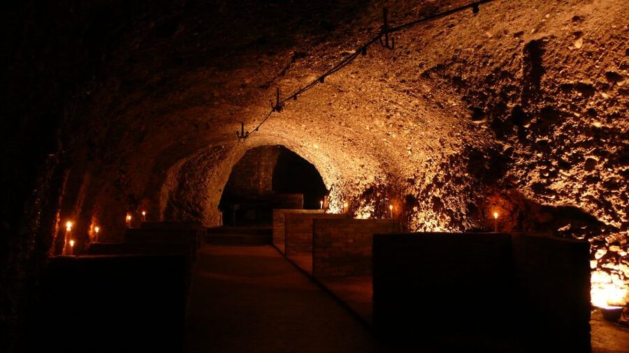 Salzkammergut: Sandstone Beer Cellar Tour - Carlo Battisti’s paintings add an artistic turn