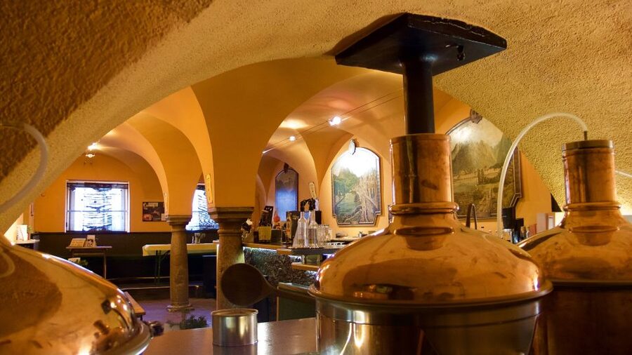 Salzkammergut: Sandstone Beer Cellar Tour - A sandstone cellar shaped by cold and time