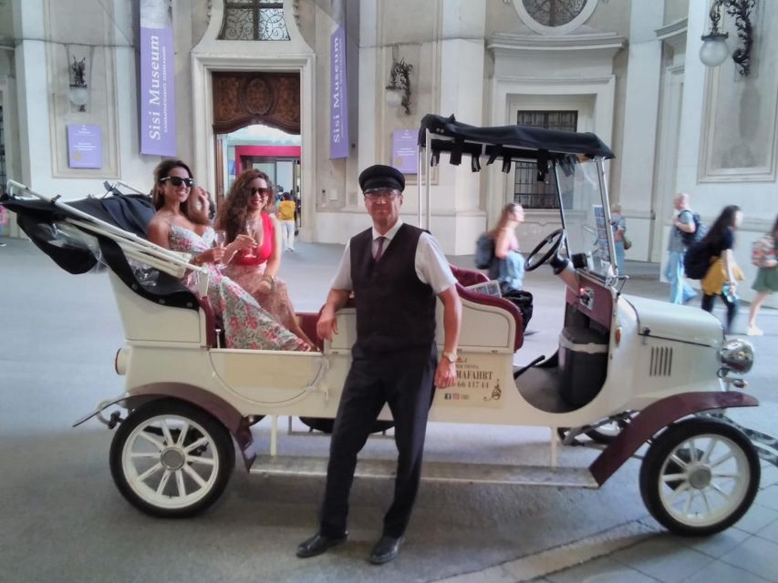 Sightseeing tour in electric vintage car (up to 5 people) - Why the private format matters
