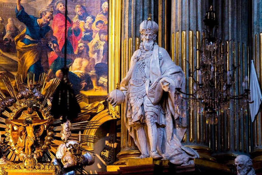 St Stephen's Cathedral Vienna Old Town Walking Tour - Inside the cathedral: art, worship, and imperial Vienna