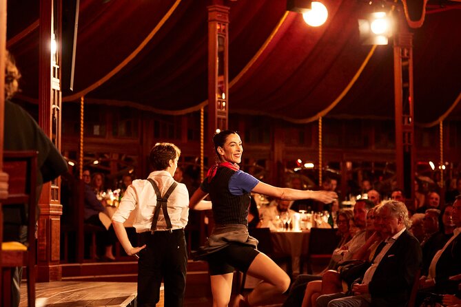 Strauss Dinner Show - How the three-hour program unfolds