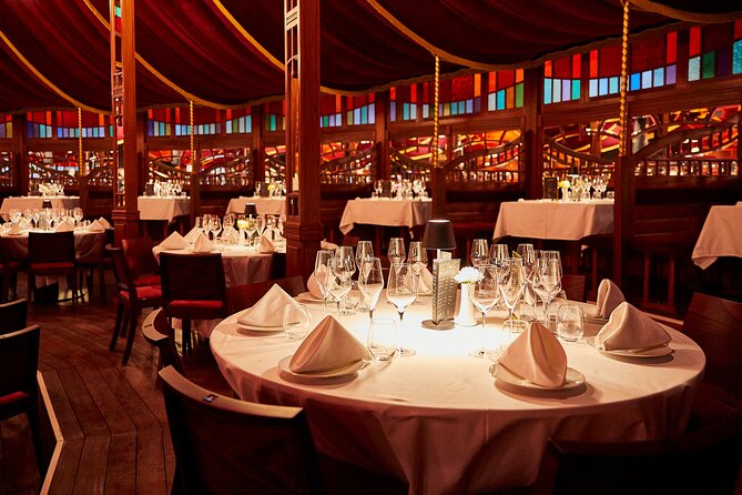 Strauss Dinner Show - What arrives at the dinner table