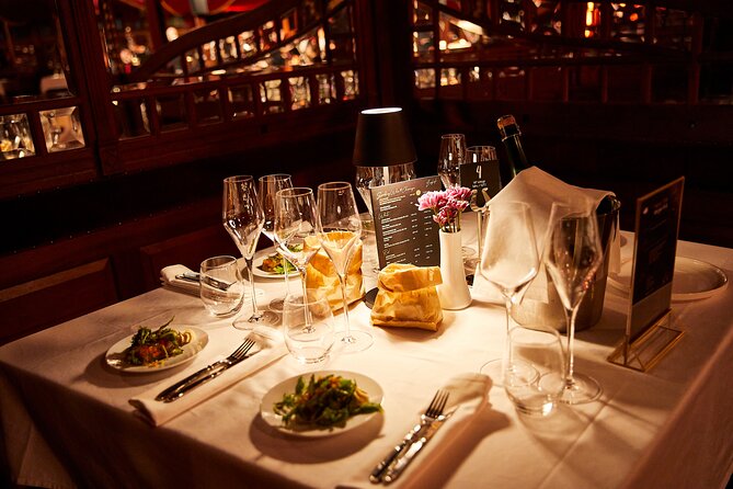 Strauss Dinner Show - Comfort and the venue’s practical limits
