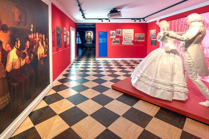 Strauss Exhibition incl. LED Concert Show / Coffee + Strauss Cake - The original concert hall and 15-minute LED show