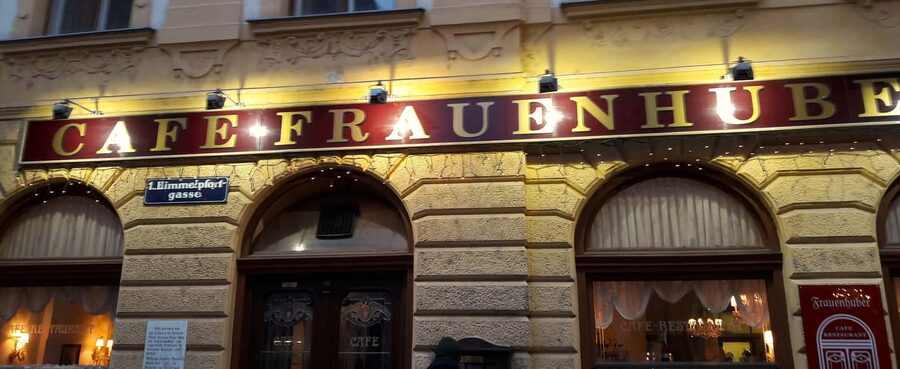 The unknown Vienna City- a guided walking tour in 3 hours - What the small group changes