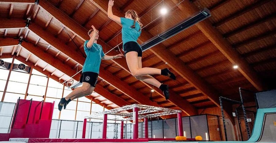 Tirol: Zahmer Kaiser Trampolinpark - Bag jump and wall running for stunt practice