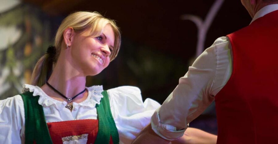 Tyrolean Evenings Family Gundolf in Innsbruck - The opening acts: music, dancing, and yodeling