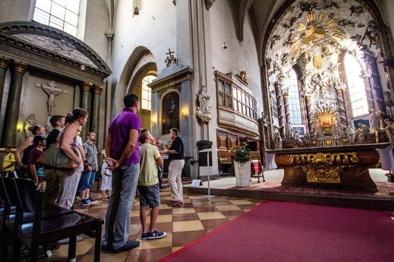 Vienna: 2 Hours Sightseeing Walking Tour - Neuer Markt and the walk between headline sights